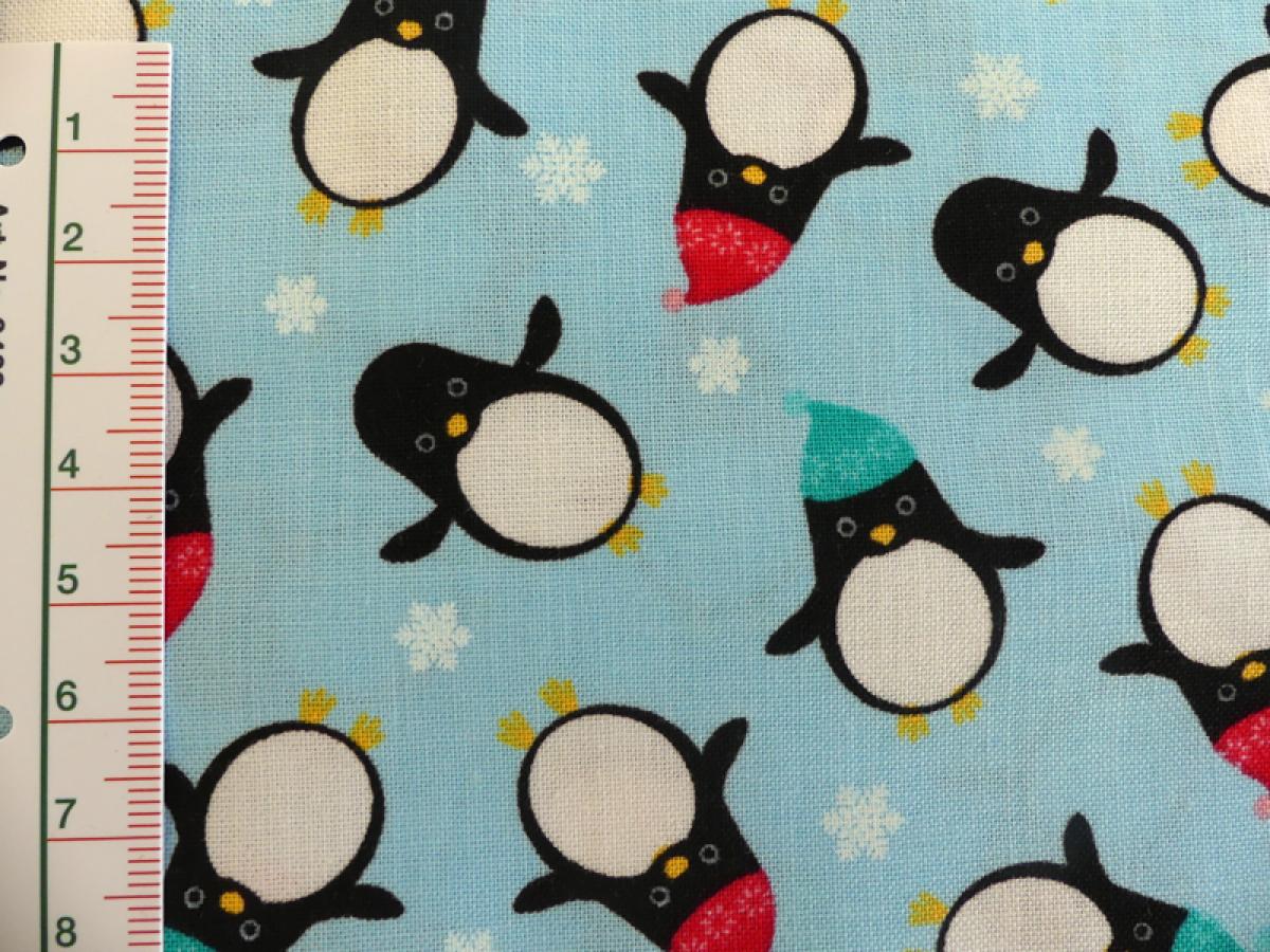 Patchworkstoff Pinguine mit Mütze auf helltürkis. Von Timeless Treasures. Mit Maß.